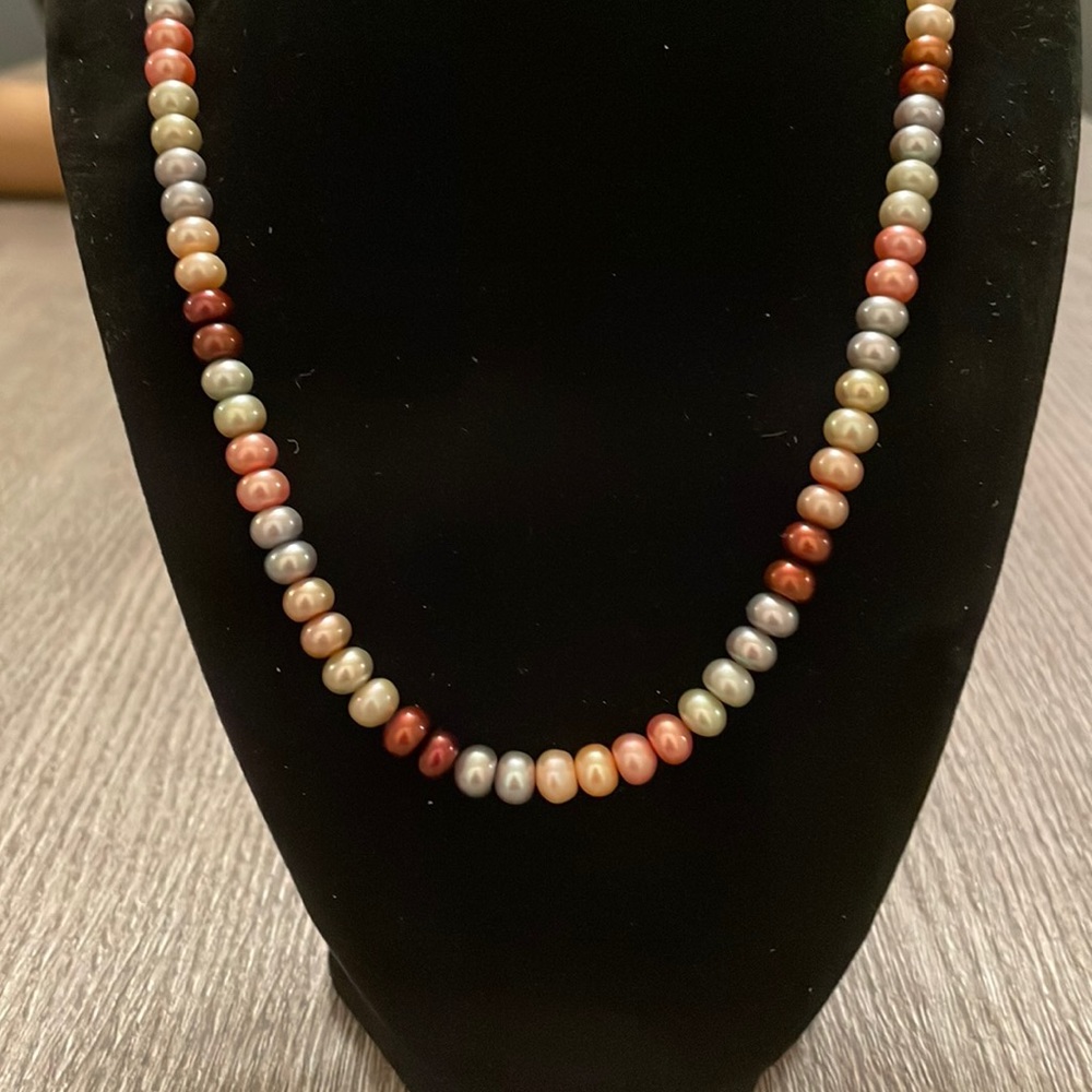 Multi colored pearl necklace - Picture 2 of 6